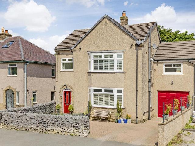 House for sale in Charlesworth, East Midlands