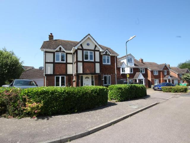 House for sale in Allington, Midway