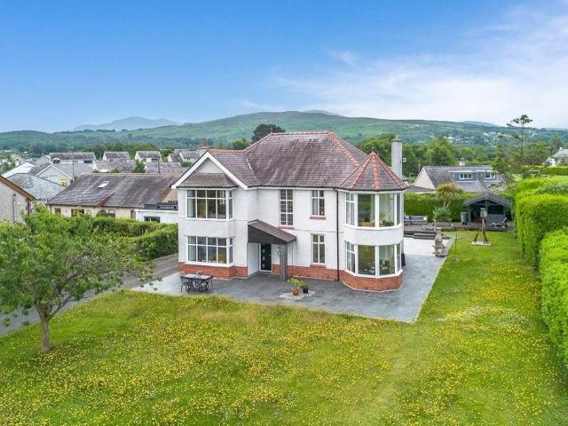House for sale in Llanrug, Wales