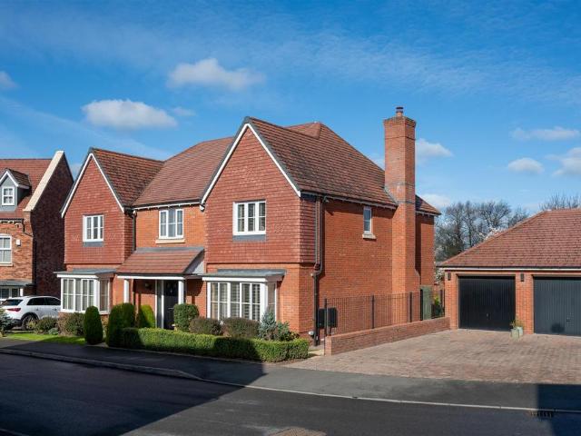 House for sale in Bromsgrove, Worcestershire