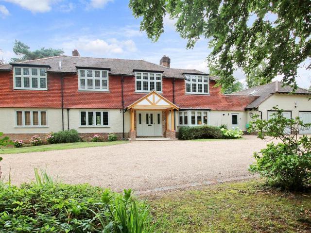House for sale in Pachesham Park, Surrey