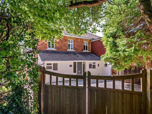 House for sale in Wash Common, Enborne