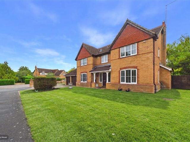 House for sale in Abington, Northampton