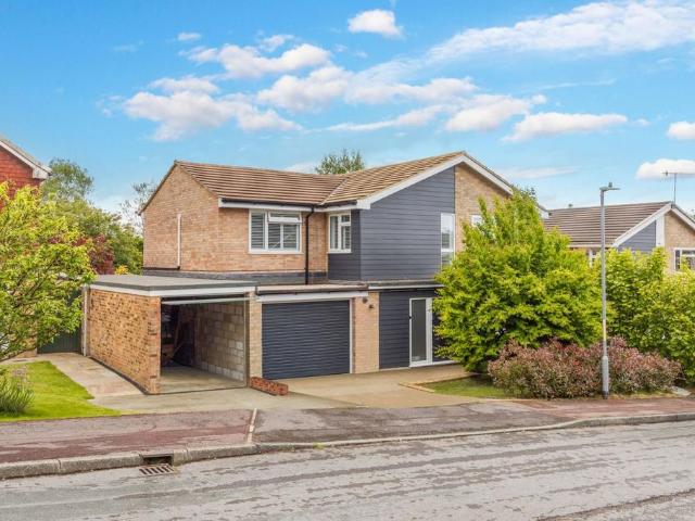 House for sale in Broadwater Down, Sandown Park