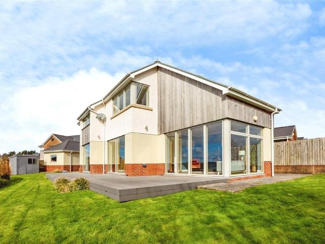 House for sale in Waun Fawr, Wales