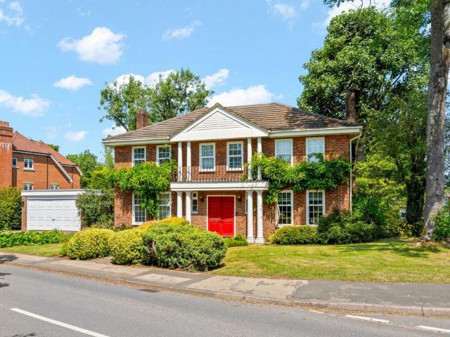 House for sale in London Borough of Croydon, Kenley