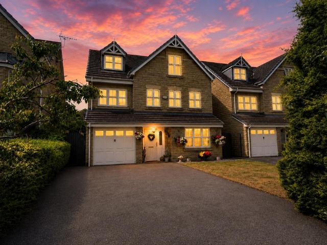 House for sale in Shirebrook Park, Charlesworth