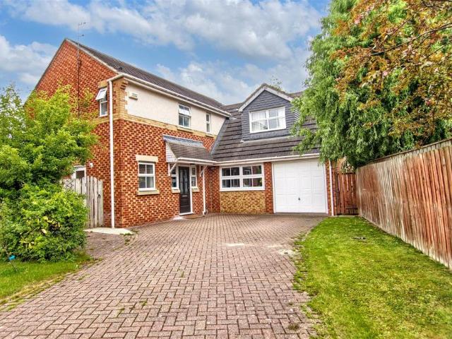House for sale in Round Hill, Ingleby Barwick