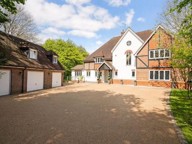 House for sale in Beaconsfield, Forty Green