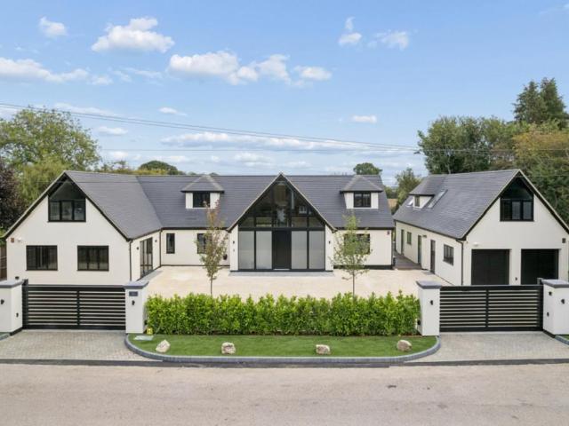 House for sale in Felden, Pouchen End