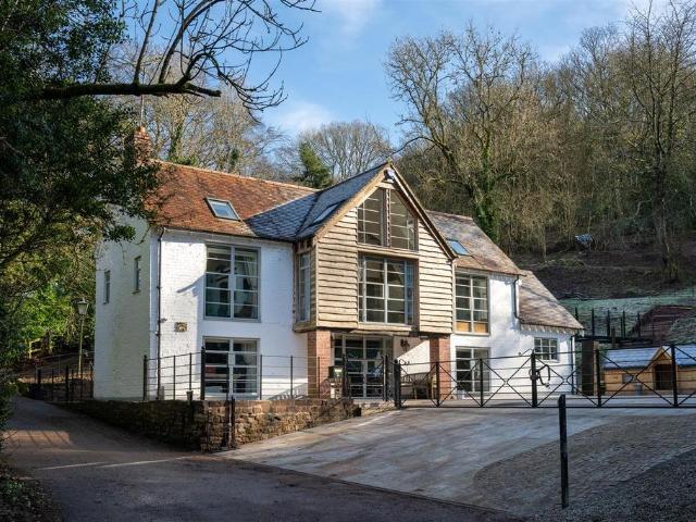 House for sale in Bromsgrove, Worcestershire