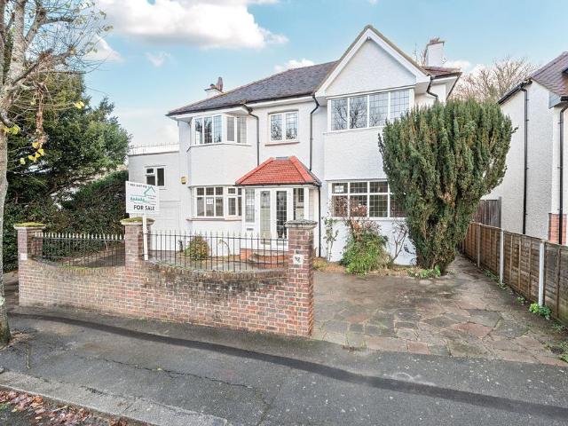 House for sale in London Borough of Croydon, Sanderstead