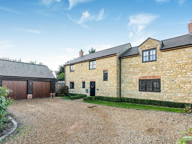 House for sale in Potterspury, West Northamptonshire