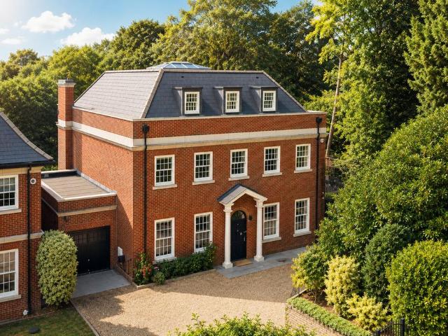 House for sale in Mill Hill, Greater London