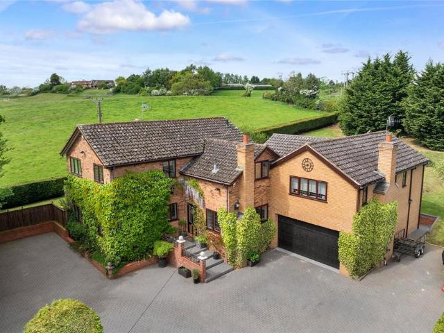 House for sale in Bromsgrove, Worcestershire