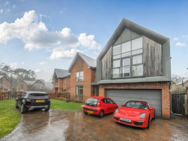 House for sale in Longcross, Row Town