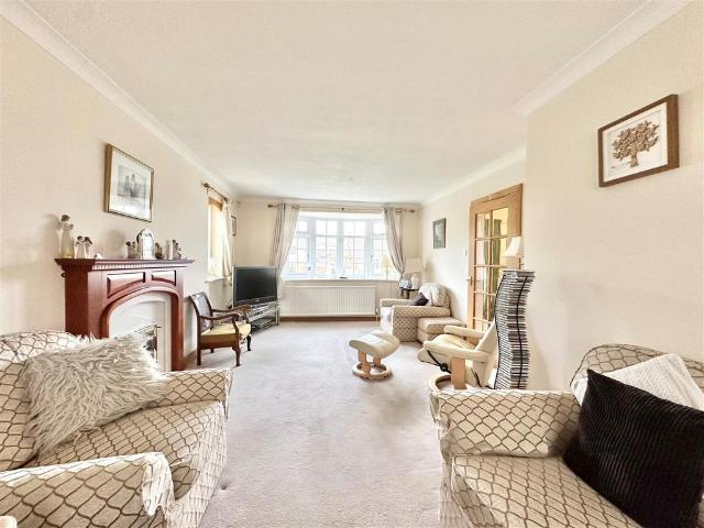 House for sale in Hockerley, Charlesworth