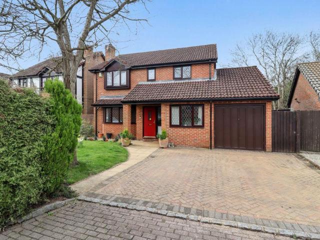 House for sale in Heol-las, Surrey