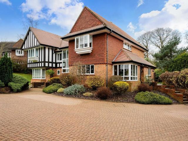 House for sale in Hillview, Surrey