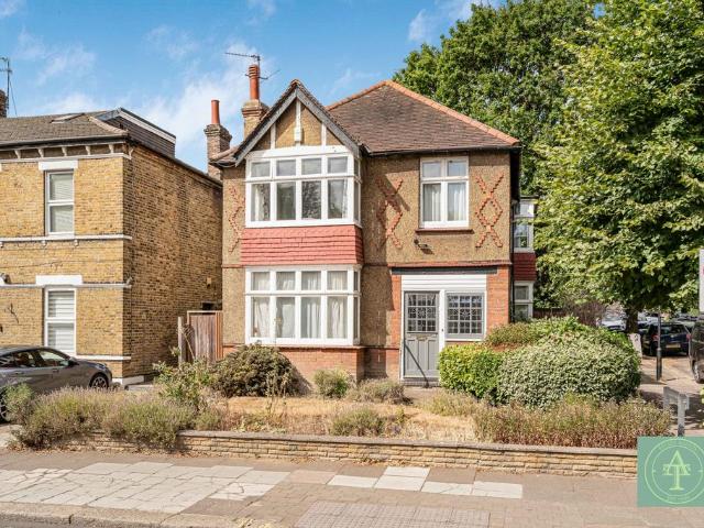 House for sale in Winchmore Hill, Edmonton