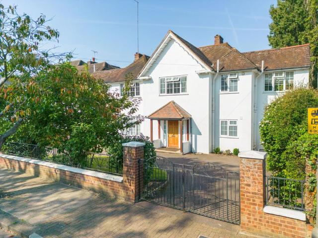 House for sale in Roehampton, Greater London