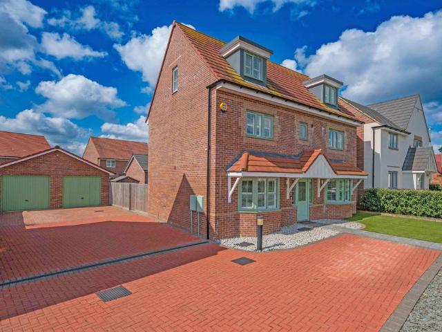 House for sale in Priors Hall Park, Weldon