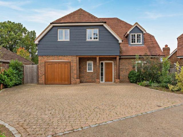 House for sale in Cox Green, Horsham