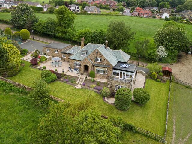 House for sale in Mirfield, West Yorkshire