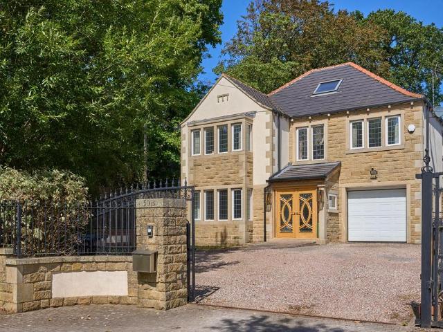 House for sale in Fixby, West Yorkshire