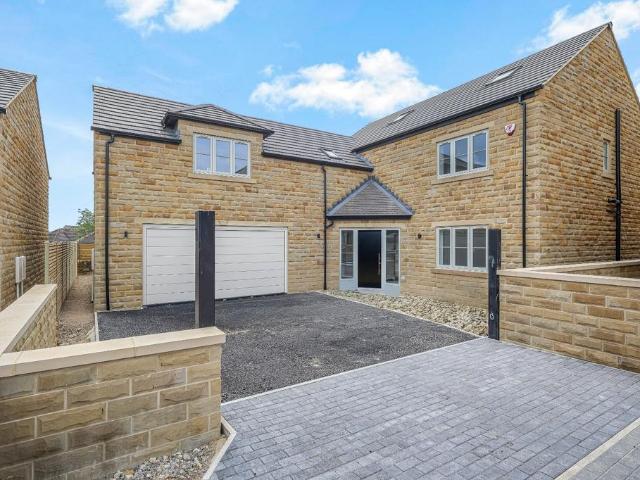 House for sale in Clifton, West Yorkshire