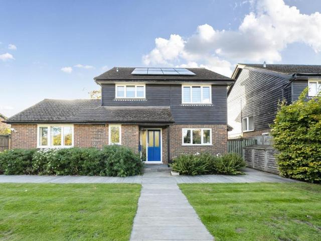 House for sale in Shabbington, Buckinghamshire
