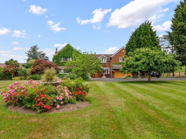 House for sale in Green Close, Warwickshire