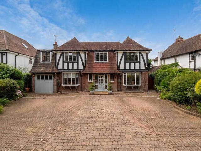 House for sale in Harrow Weald, Greater London