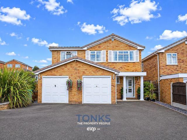 House for sale in Halesowen, West Midlands