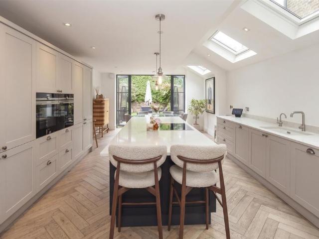 House for sale in West Kensington, Greater London