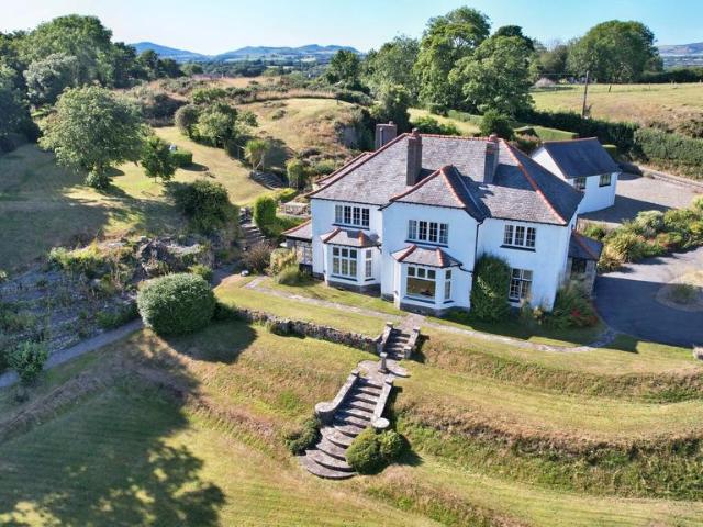 House for sale in Pwllheli