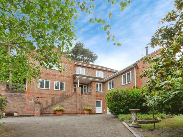 House for sale in Heatherside, Heol-las