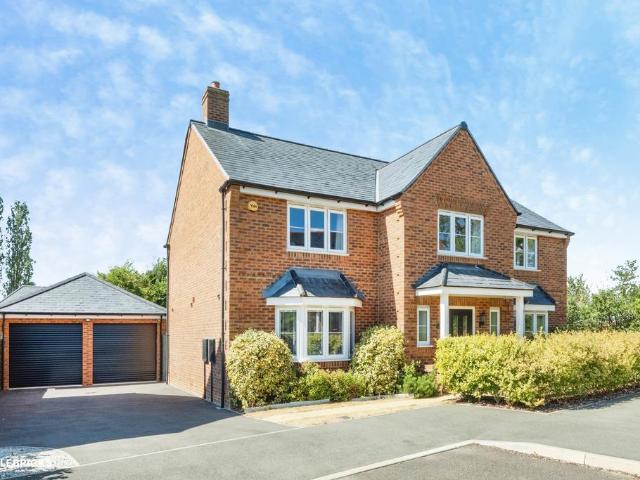 House for sale in Steeple Claydon, Buckinghamshire