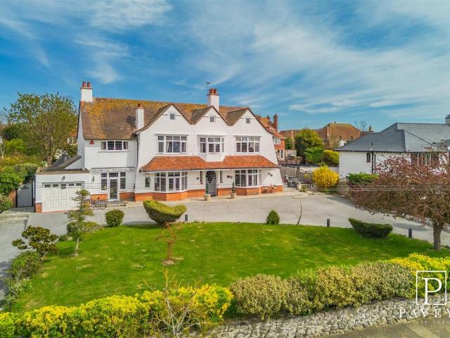 House for sale in Frinton and Walton, Dale Hill