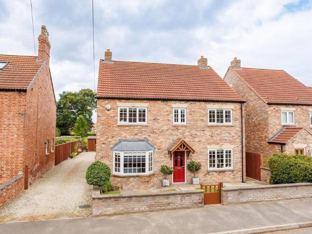 House for sale in Skipwith, North Yorkshire
