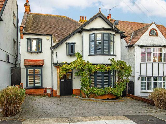 House for sale in Alton Barnes, Essex