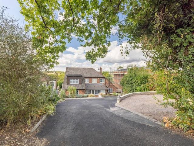 House for sale in Beaconsfield, Forty Green