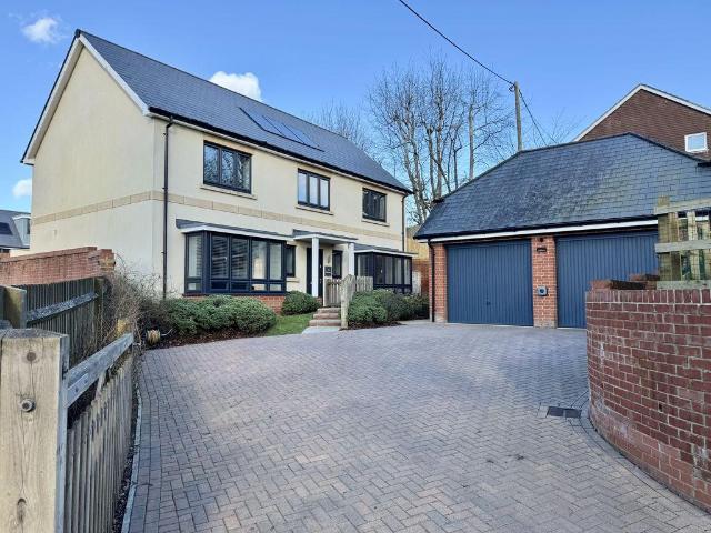 House for sale in Hedge End, Helford