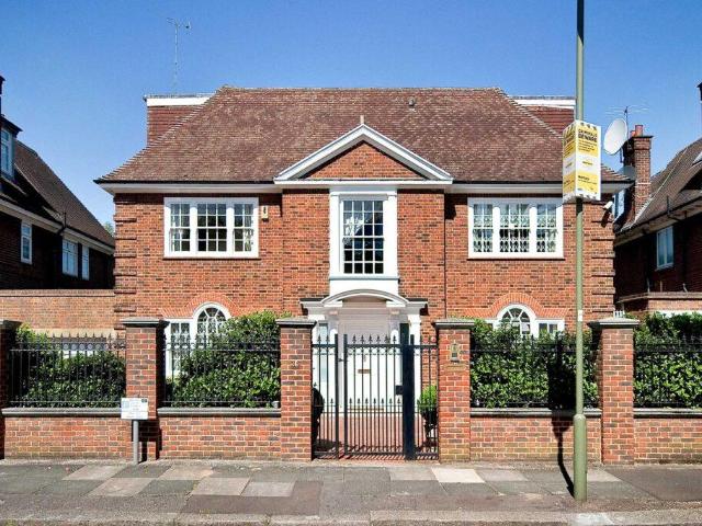 House for sale in Golders Green, Greater London