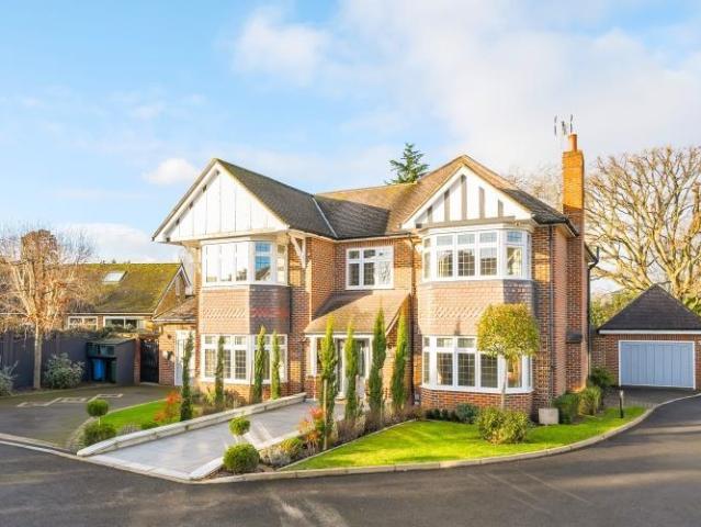 House for sale in Bromley Common, Greater London