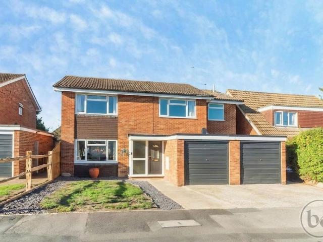 House for sale in Ryeish Green, Spencers Wood