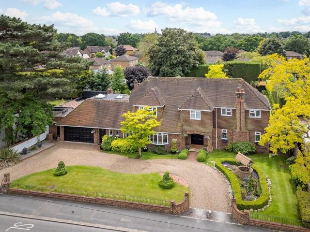 House for sale in Emerson Park, Greater London