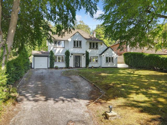 House for sale in Caterham Valley, Hillview
