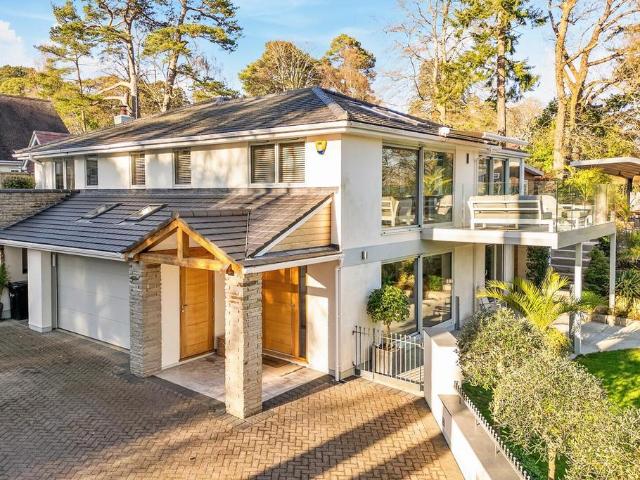 House for sale in Furzehill, East Dorset