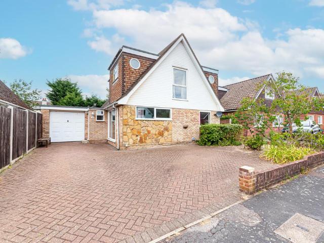 House for sale in Heol-las, Surrey